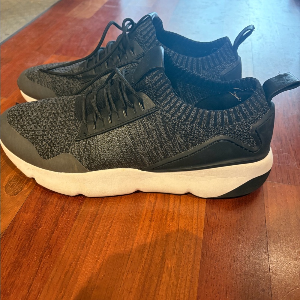PERFECT CONDITION: Cole Haan C29383 Sneaker